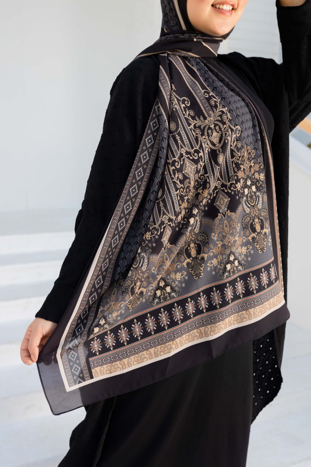 GOLD GEOMETRIC PRINTED HIJAB SCARF